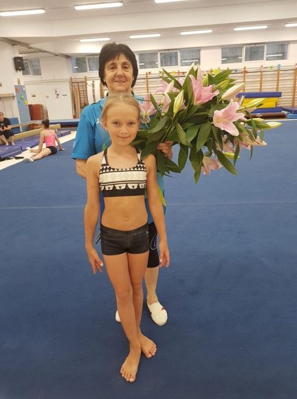 Вся Европа аплодирует русской гимнастке Анюте.